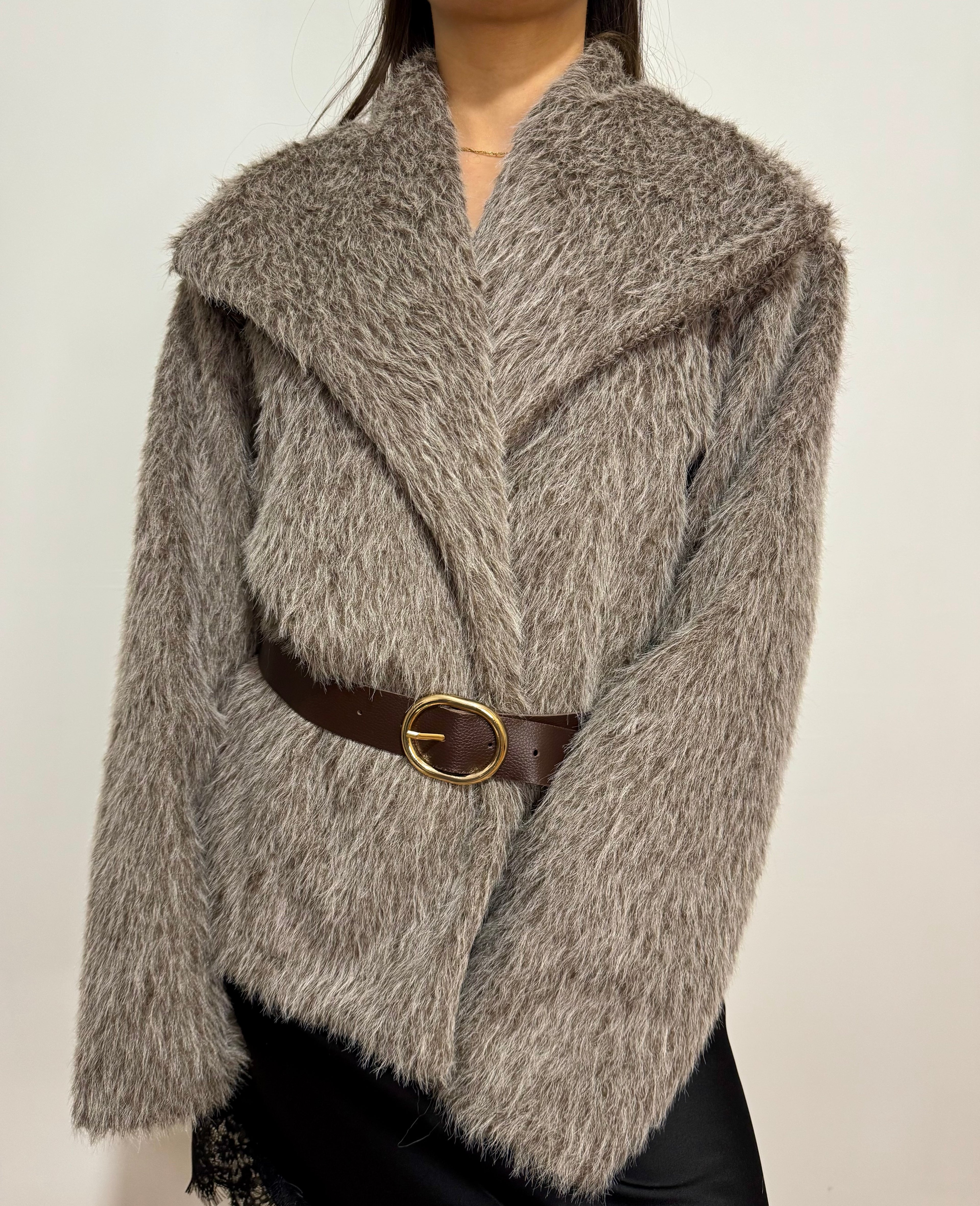 Απαλή και ζεστή γούνα γκρι με καφέ ζώνη