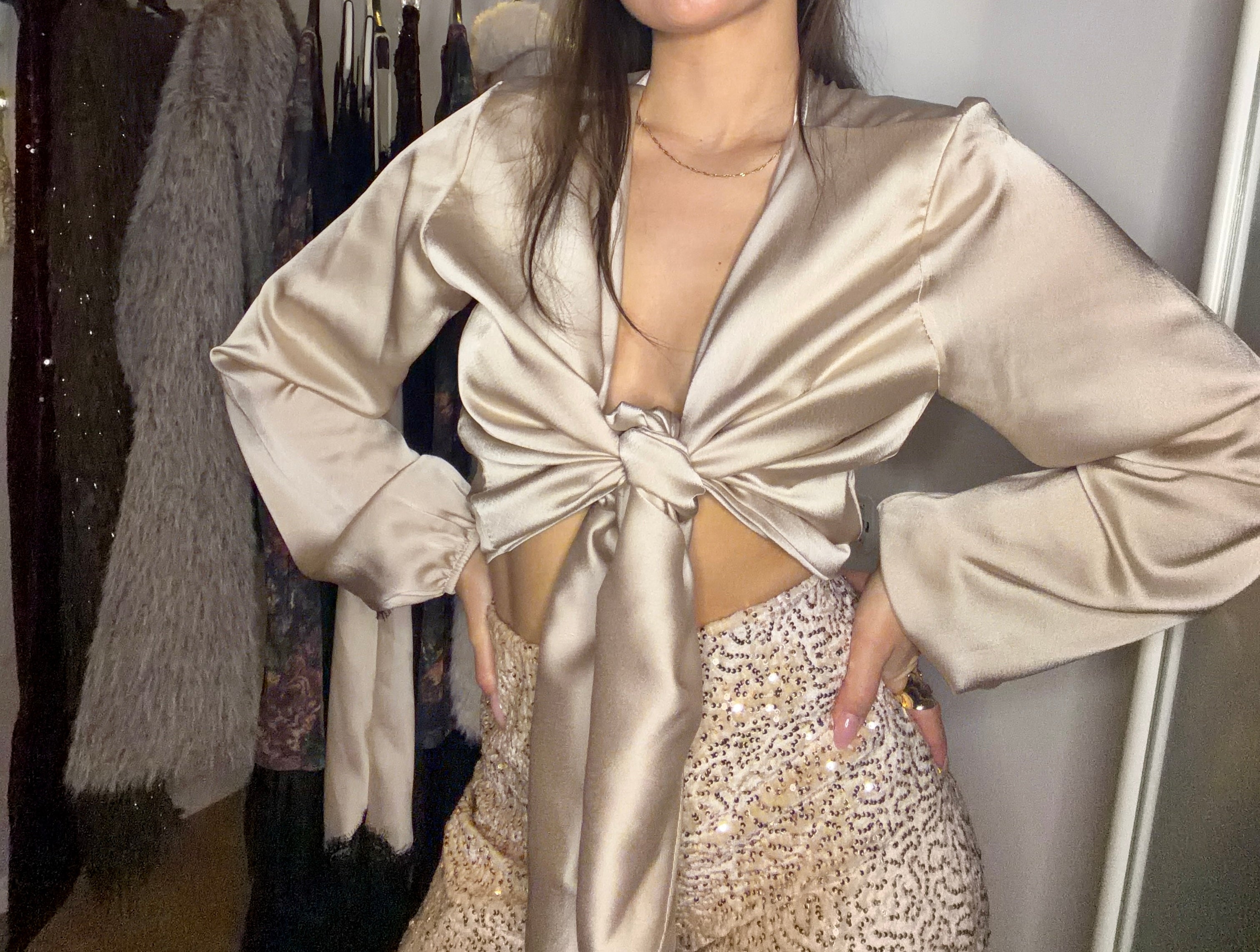 Πουκάμισο σατέν σαμπανί με δέσιμο μπροστά